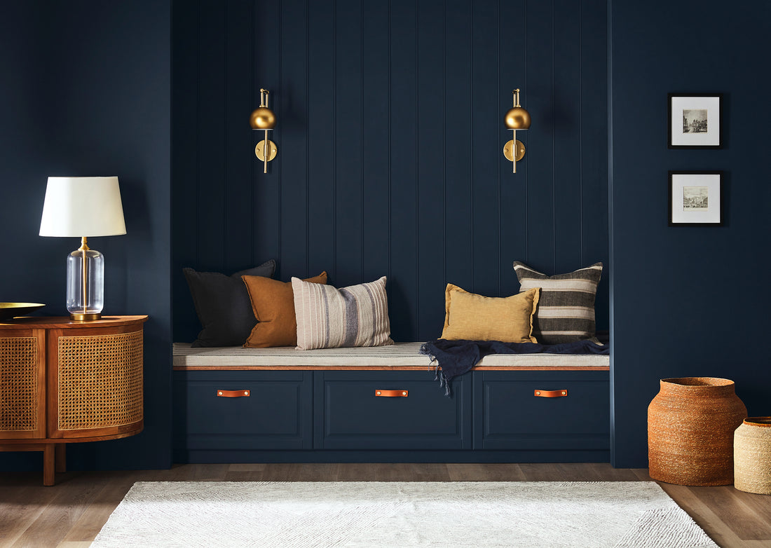 a crisp and clean navy color in Sydney Harbour (Porter&